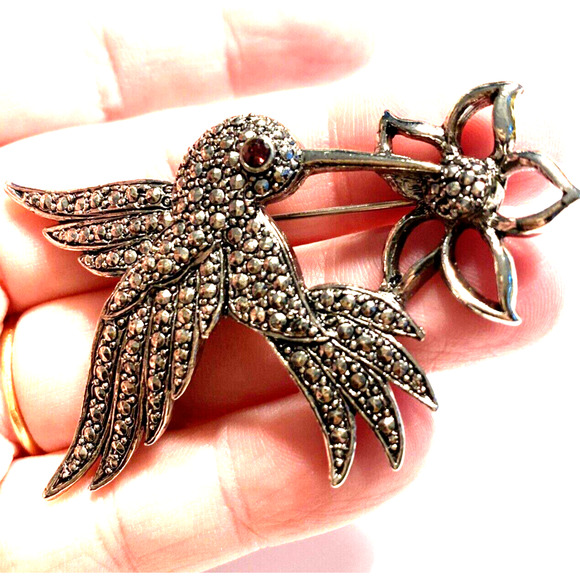 Vintage AVON Brooch Textured Silver Metal Marcasite Look Hummingbird Bird Pin - Picture 4 of 6